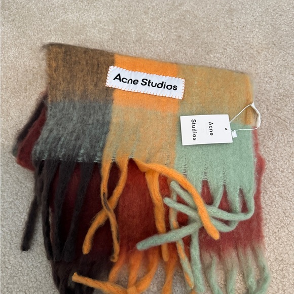 Acne Studio scarf - Picture 1 of 5